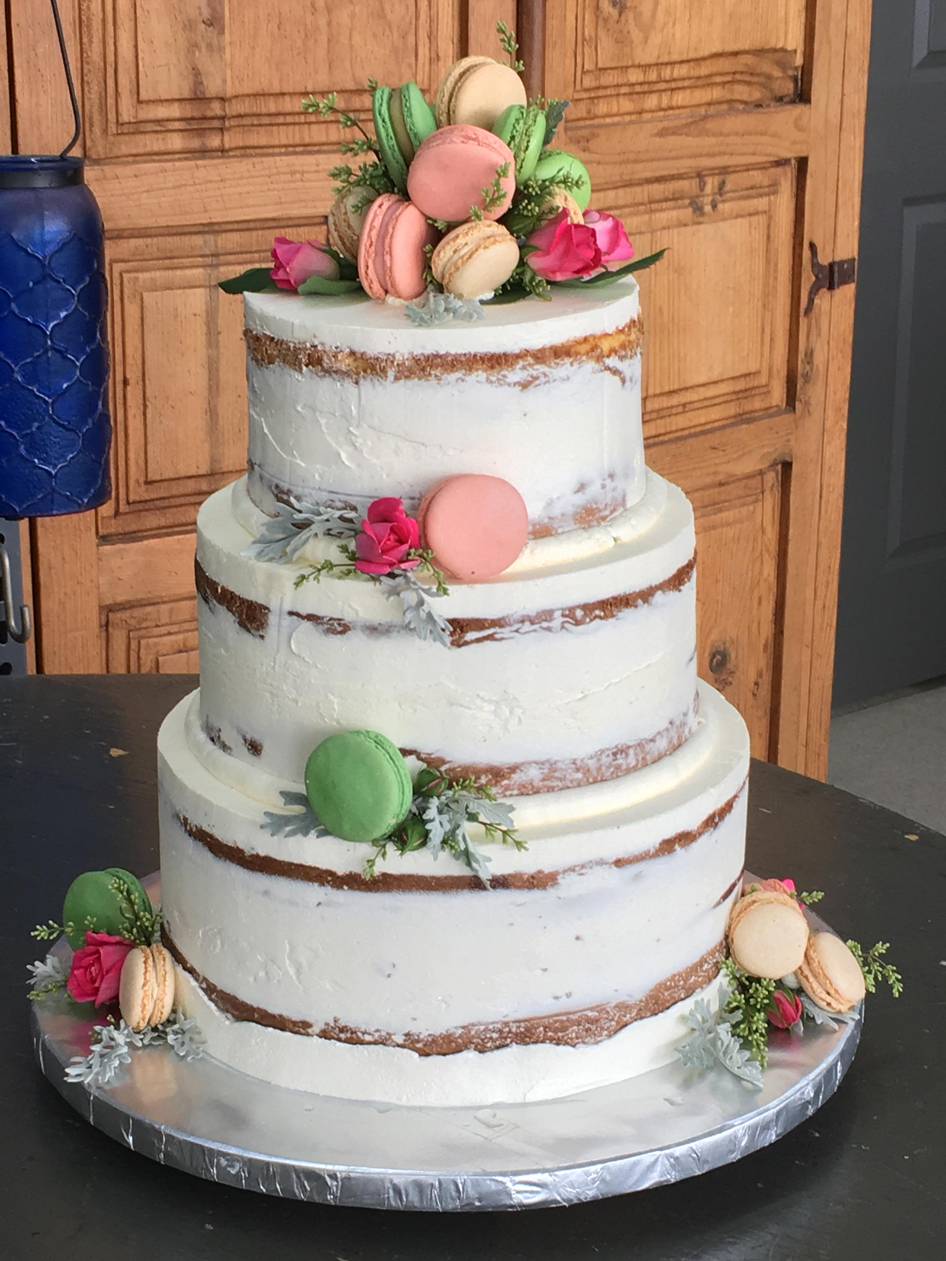 Naked-Wedding-Cake-with-French-Macaroons